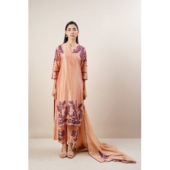 Peach Classic Kurta set with dupatta with contrast thread work embroidery.