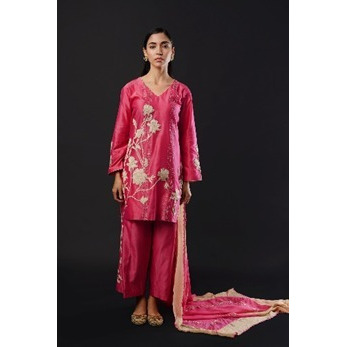Pink Short Kurta set with Organza Dupatta detailed with intricate dori work embroidery.