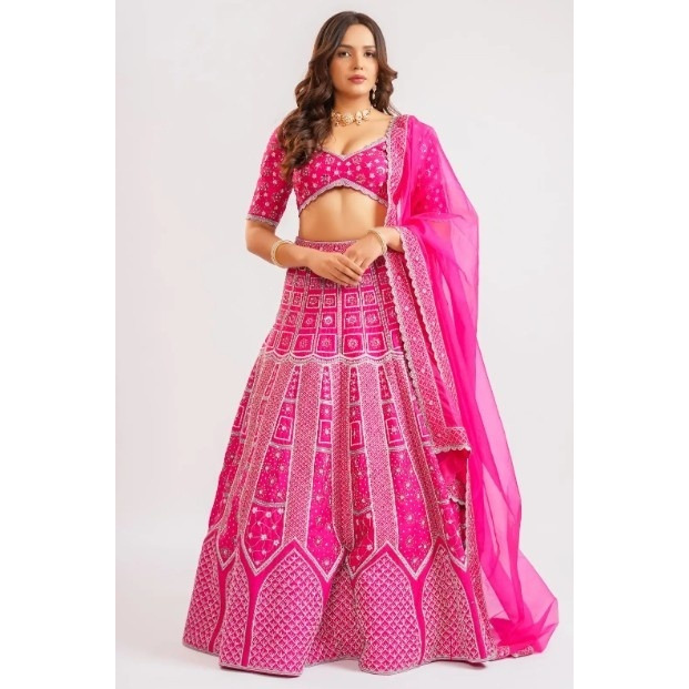 Gulabi Ghera lehenga