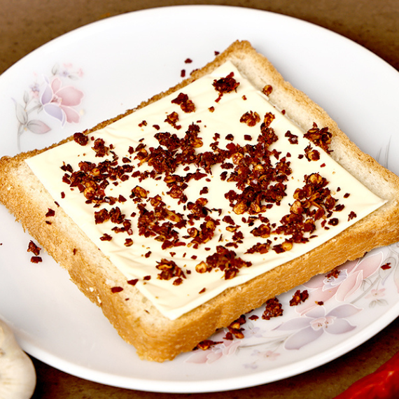 Garlic Chilli Flakes - Spicy Seasoning & Immunity Support - 80 Grams