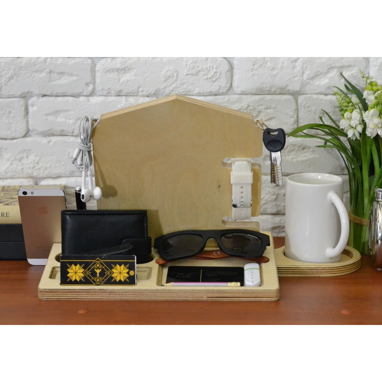 Winmaarc Wooden Beige Color Docking Station Stable Charge Holder Organizer Phone Gift