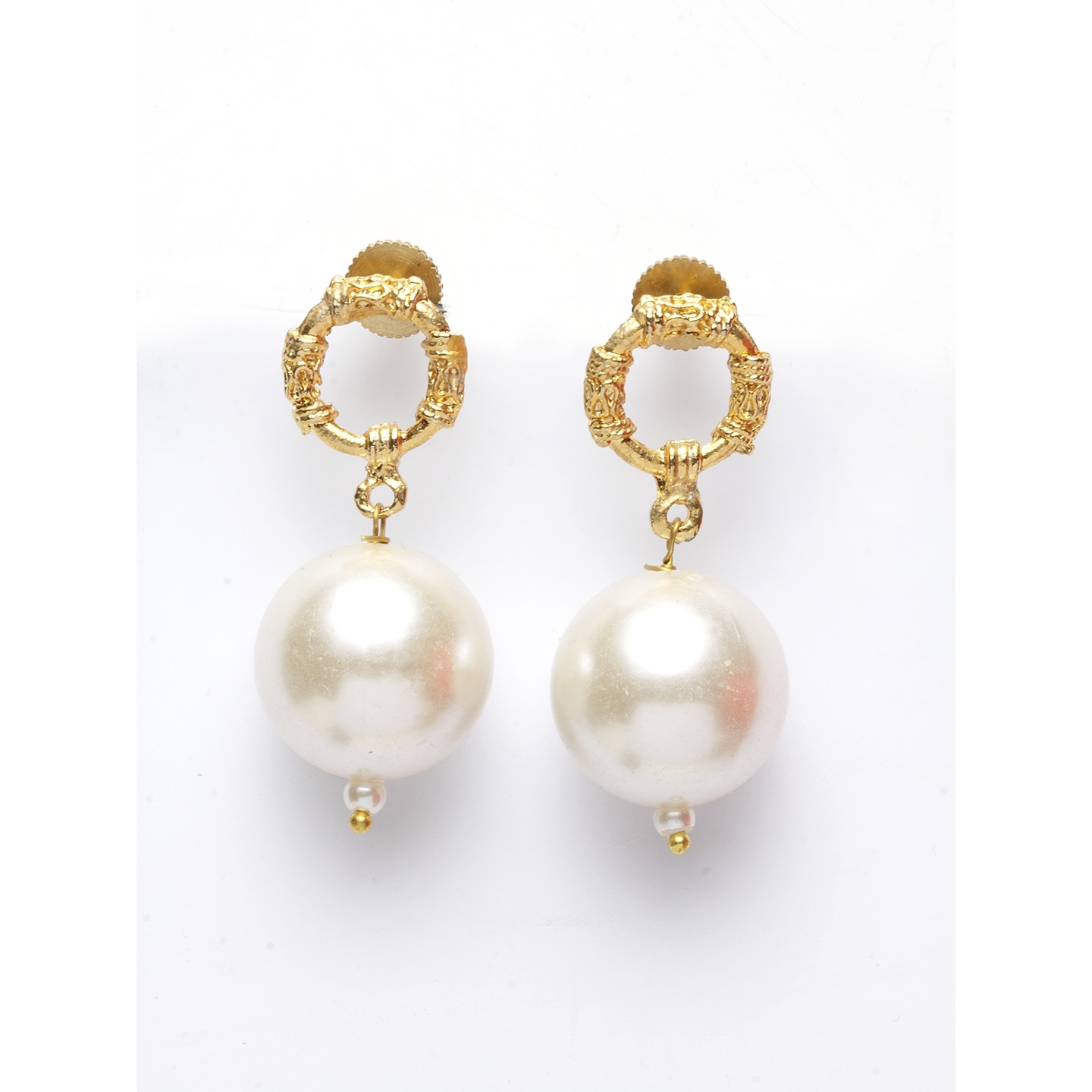 pearl and gold earing