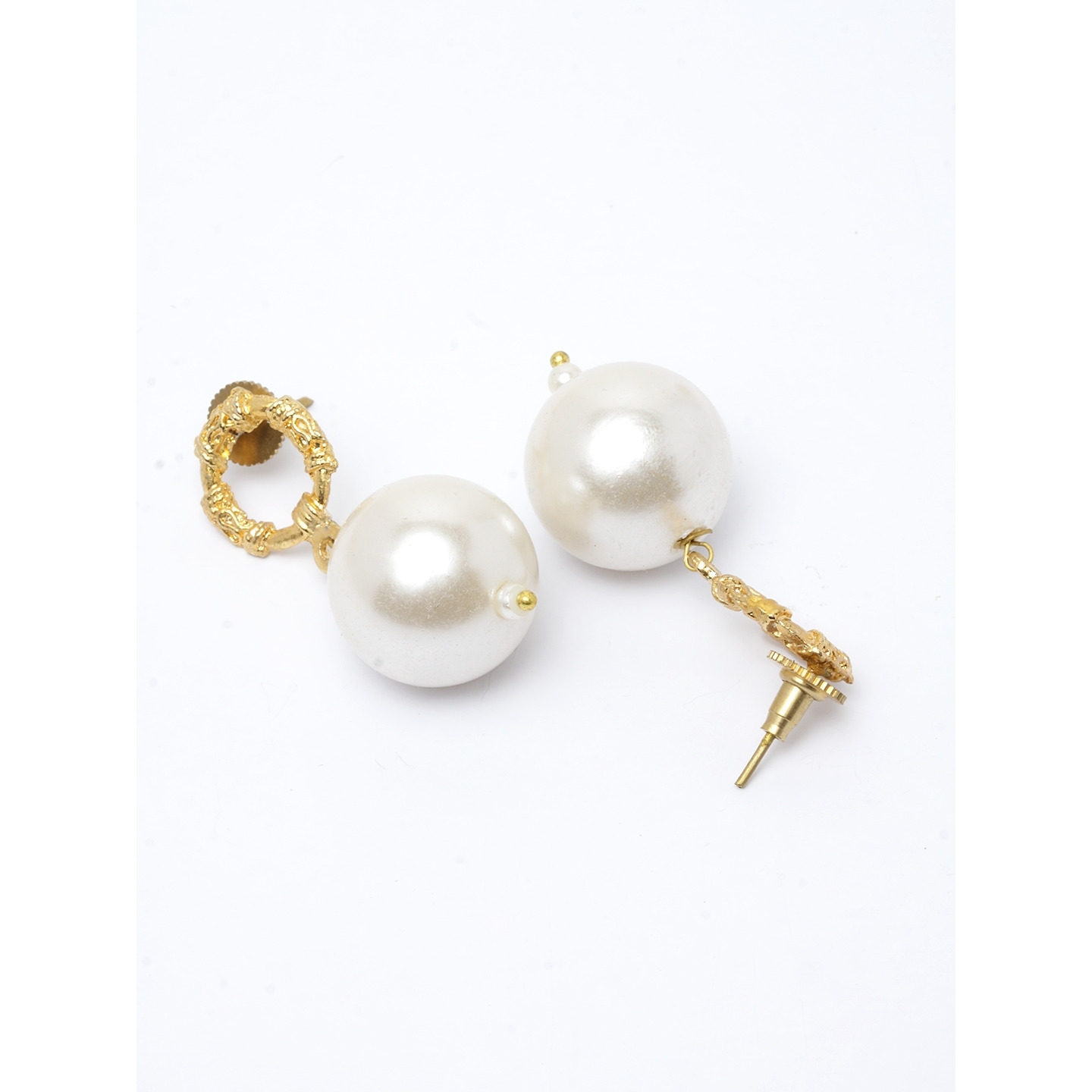 pearl and gold earing
