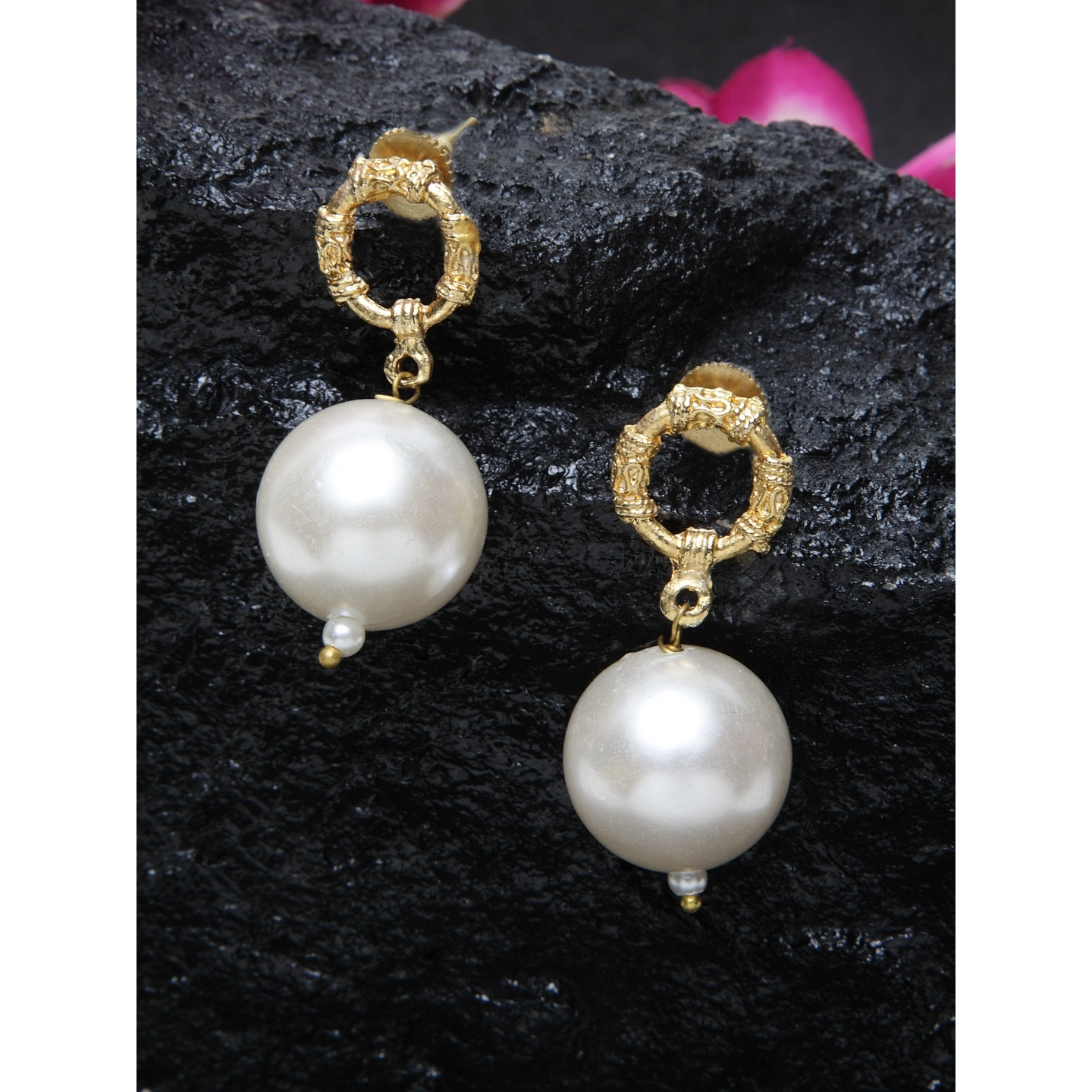 pearl and gold earing