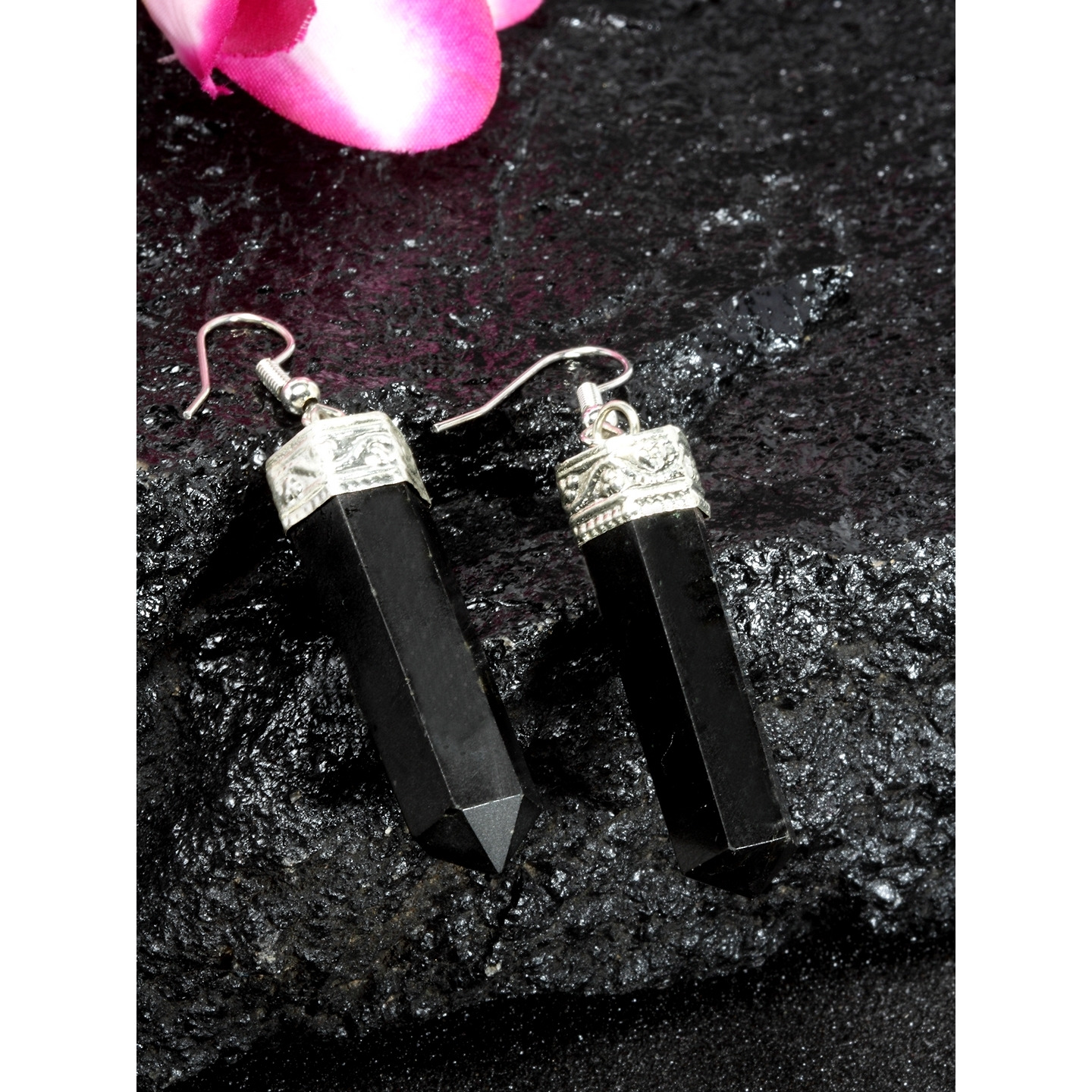 black aggite (earring)