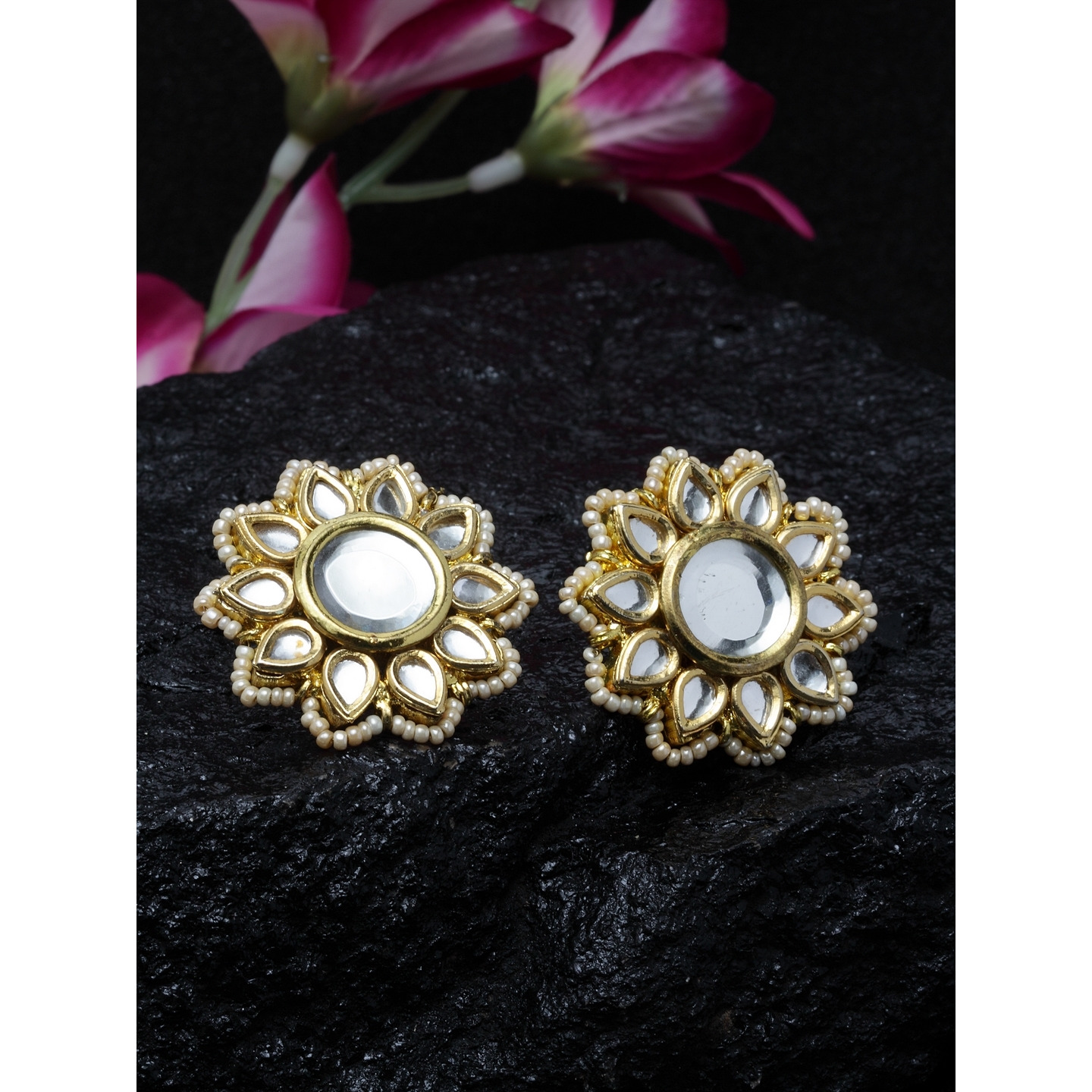 Flowery kundan studs